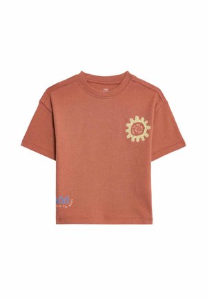 EMBROIDERED  - T-shirt med print - burnt sienna
