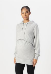Sweatshirt cinzenta curta com mangas longas, apresentando um capuz com cordão e cintura elástica, ideal para gravidez. Textura de tecido suave.