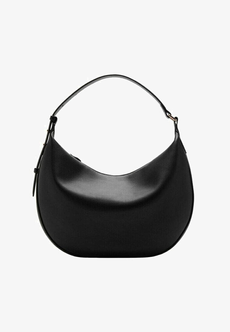 Zwarte, maanvormige leren handtas met een enkele verstelbare schouderband en een glad, minimalistisch ontwerp.