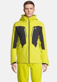 Helle gelbe wasserdichte Jacke mit schwarzen Akzenten, ausgestattet mit einem Reißverschluss, Kapuze und Brusttaschen. Glatte Textur und sportliche Passform.
