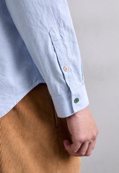 PS Paul Smith TAILORED FIT SHIRT BUTTONS - Camisa - light blue