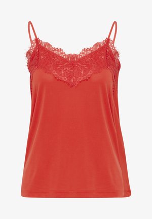 Rode cami met kant rondom de halslijn, verstelbare banden en een losse pasvorm. Gemaakt van zachte stof met een gladde textuur.