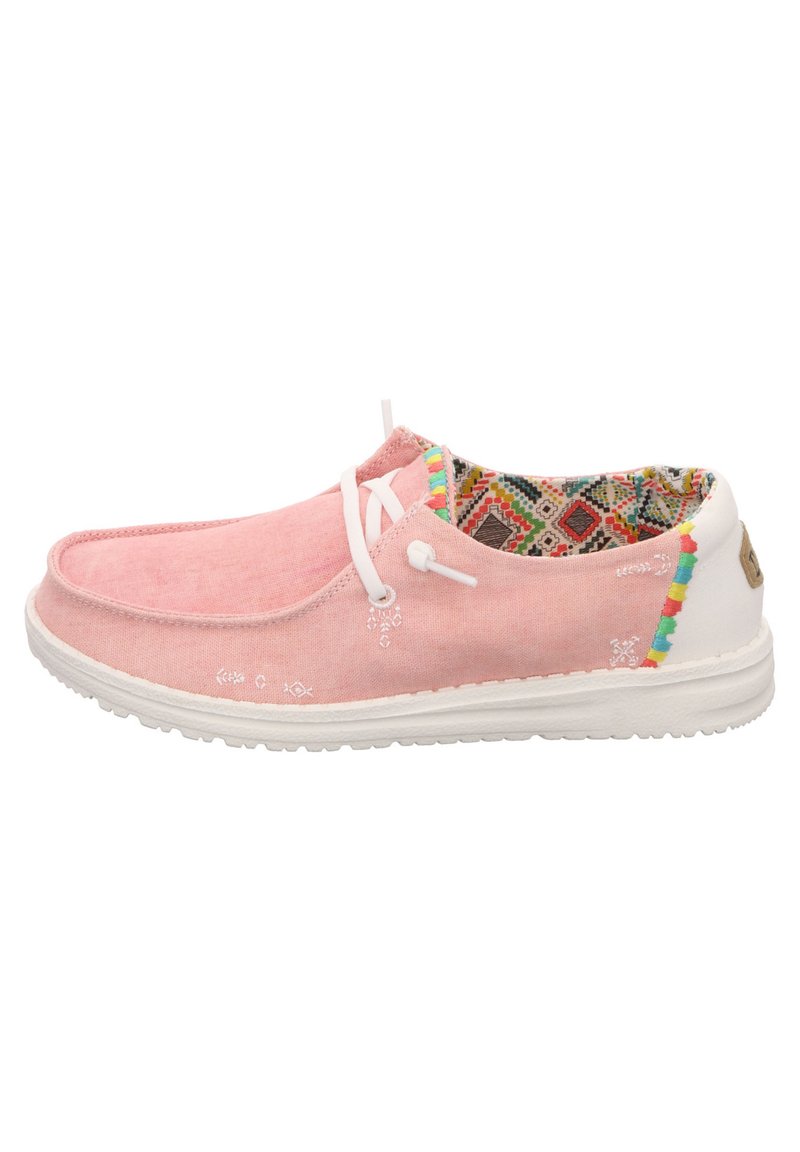Scarpe di tela rosa con suola bianca, caratterizzate da una fodera interna decorativa a motivi colorati e dettagli di cucitura decorativa sulla parte superiore.