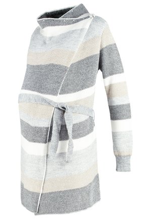 Maglione premaman a righe in grigio, bianco e beige. Caratterizzato da un design avvolgente, maniche lunghe, una cravatta in vita e un ampio colletto.