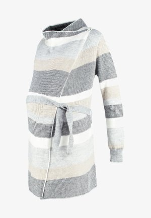 Svītrots grūtniecības džemperis pelēkā, baltā un bēša krāsā. Tam ir apvilktā dizaina, garās piedurknes, josta viduklī un plata apkakle.