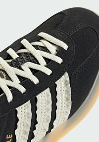 adidas Originals GAZELLE INDOOR - Trainers - core black cream white gum