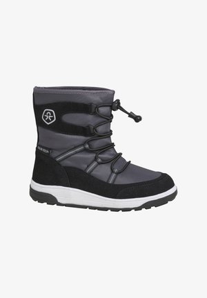 Grijze winterlaars met zwarte suede accenten, textuur oppervlak, flexibele veters en een dikke witte zool. Heeft een waterproof ontwerp.