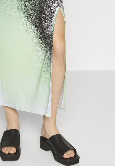 Elleme DRESS - Μάξι φόρεμα - light green/white