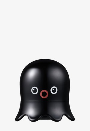 Objet noir en forme de pieuvre avec de grands yeux ronds et une petite bouche circulaire rouge sur un fond blanc.