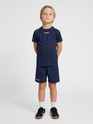 Hummel, TRAINING  - Sports shorts - marine shadow lime