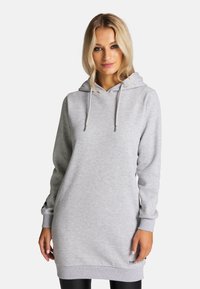 Graues Kapuzen-Sweatshirtkleid mit langen Ärmeln, gerippten Bündchen und geradem Schnitt. Weicher Stoff mit einem Logo-Akzent am Saum.