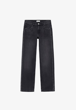 Čierne džínsy z denimu so strihom rovných nohavíc. Obsahujú strieborné nitovanie pozdĺž bočných švov. Klasický dizajn s piatimi vreckami a so zipsom.