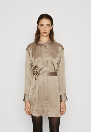 Abercrombie & Fitch DRAPEY SHIRTDRESS - Φόρεμα πουκάμισο - fungi