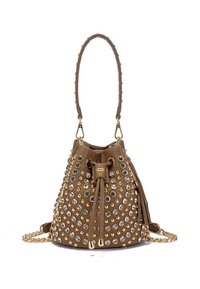 Braune Wildleder-Bucket-Bag, verziert mit silbernen und goldenen Nieten, Kordelzugverschluss und kurzem Kettenriemen für vielseitige Tragemöglichkeiten.