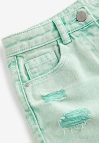 Next FRAYED EDGE DISTRESSED - REGULAR FIT - Kratke hlače od trapera - green