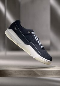 Jordan JORDAN FLIGHT COURT - Sneakers - anthracite/white/sail/varsity red/metallic silver/muslin