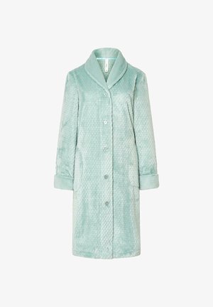 Bata de baño larga de color verde claro y textura suave, con cuello de chal, cierre de botones, mangas con puños y bolsillos frontales.