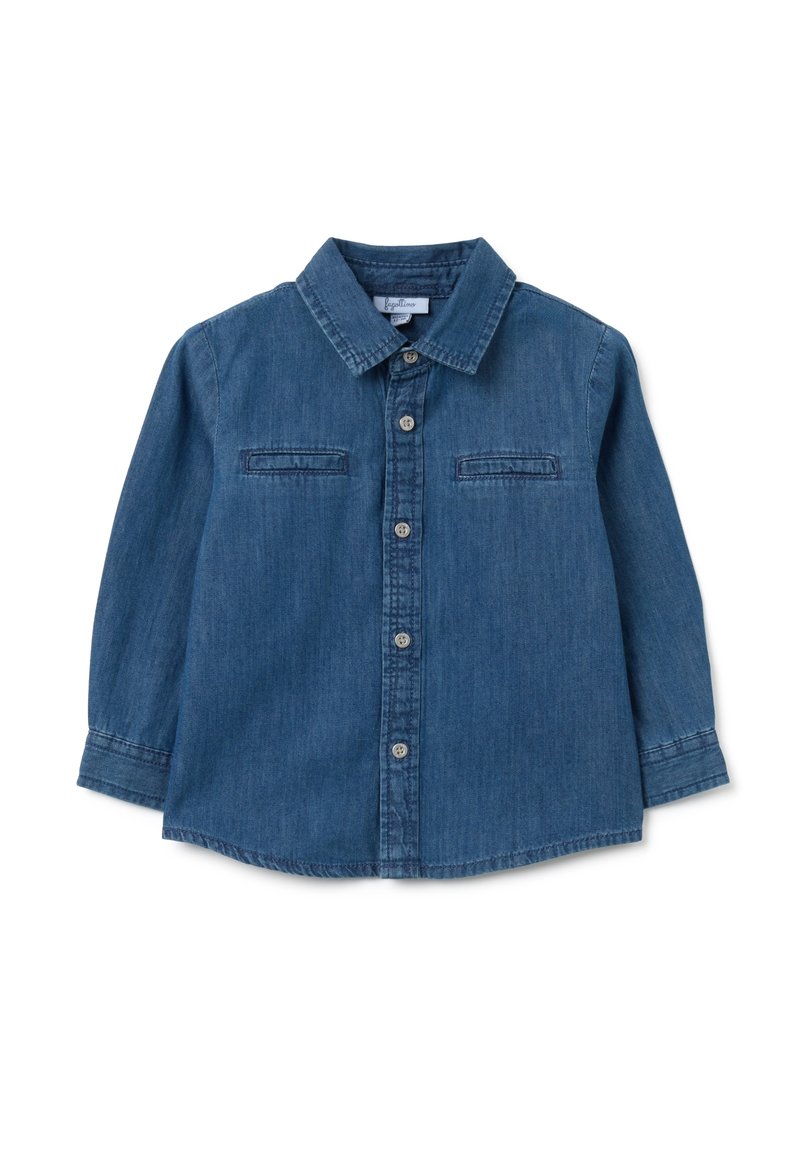 Camisa de mezclilla de botones en azul oscuro con mangas largas, un collar puntiagudo, dos bolsillos en el pecho y un dobladillo ligeramente curvado. Tejido texturizado.