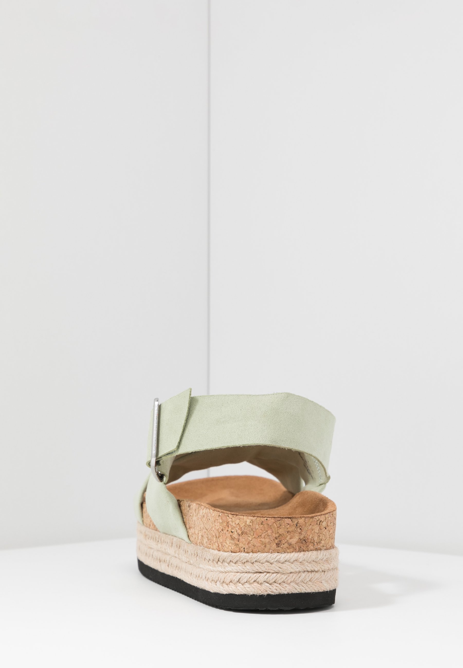 JANNIKE Platåsandaletter sage JANNIKE Platåsandaletter sage