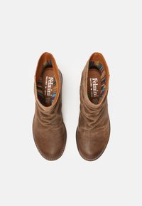 Felmini CLASH - Botines - camel