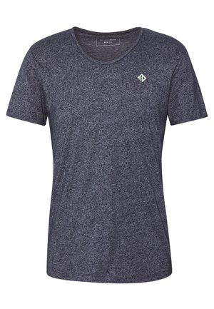 T-shirt à manches courtes gris foncé avec un petit logo vert clair sur le côté gauche de la poitrine.