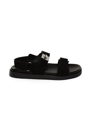 Sandal nero con due chiusure a strappo regolabili, texture liscia, suola in gomma e un accento metallico sul lato.
