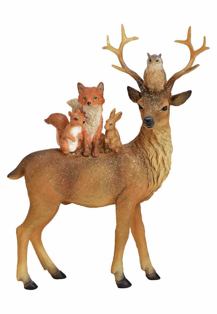 Figurina di cervo marrone con texture del pelo dettagliata, con quattro piccoli animali: due volpi, un coniglio e un gufo, posati sulla sua schiena.