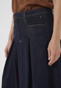 Cream ROBINA  - Jeanskjol - chicago rinse blue denim tobac