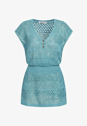 Robe en maille crochet bleu clair avec col en V, trois petits boutons à l'avant, manches courtes et taille élastique.