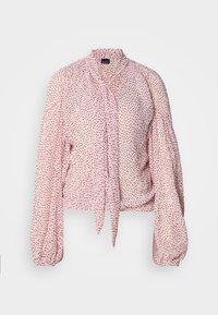 Μπλούζα από ελαφρύ ροζ ύφασμα με διασκορπισμένες κόκκινες κουκκίδες· διαθέτει ντεκολτέ με δέσιμο μπροστά και φουσκωτά μακριά μανίκια. Υλικό με υφή, απαλό.