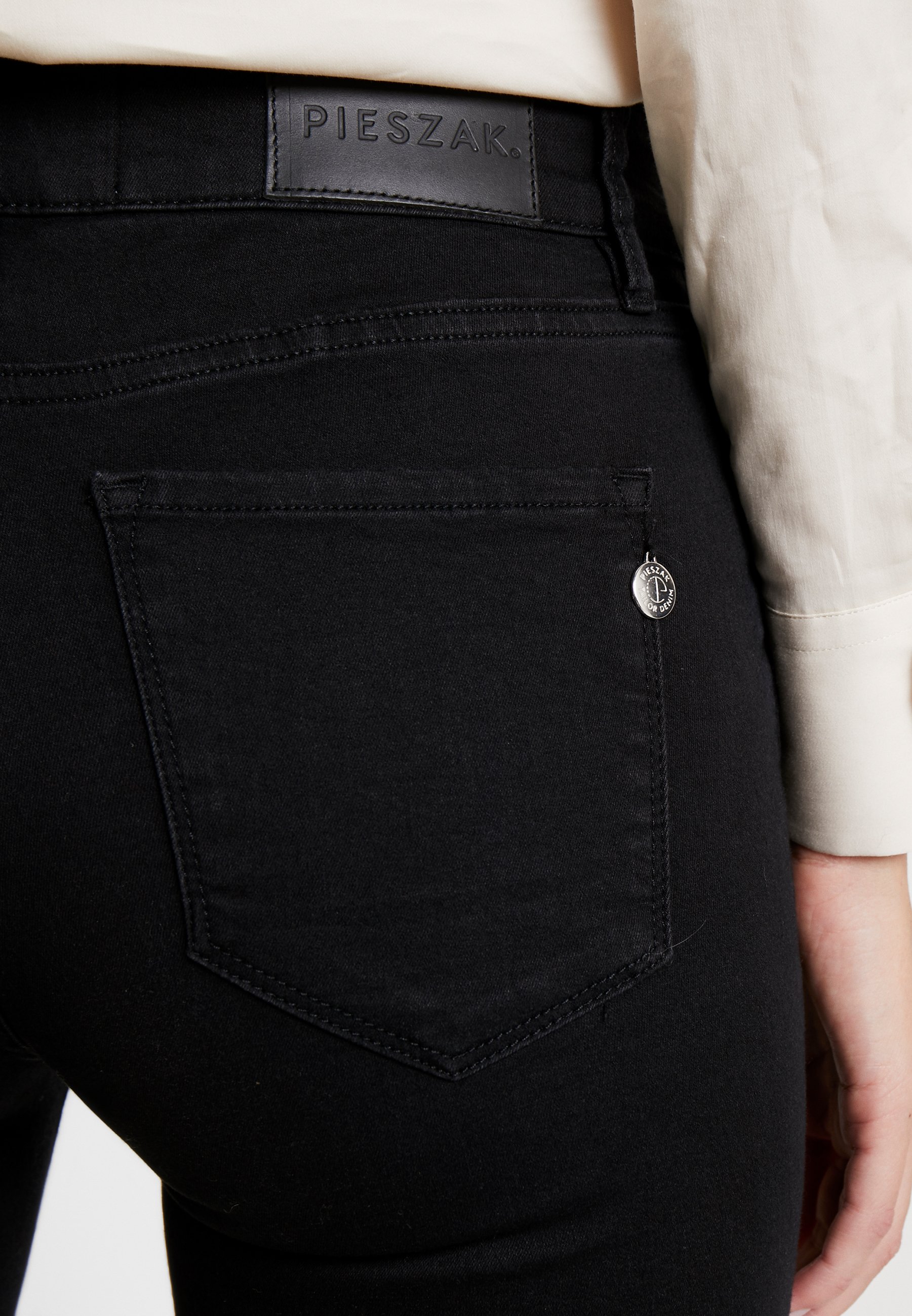 pieszak flared jeans