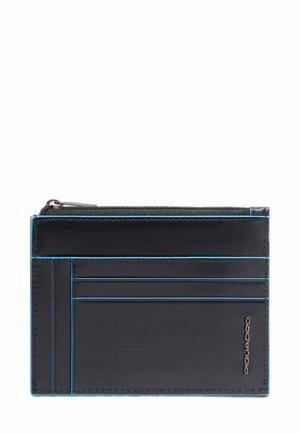 Zwarte leren portemonnee met een kaarthouder en blauwe contrasterende stiksels. Bevat meerdere kaartsleuven en een ritsvak aan de bovenkant.