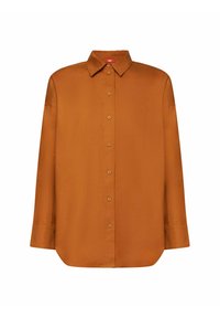Una camisa de manga larga con botones en un cálido tono marrón, hecha de una tela suave con un cuello clásico y un dobladillo recto.