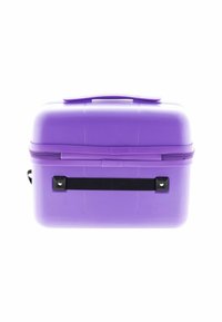 Funda de transporte aislada de color púrpura con un zipper negro, asa plana y correa lateral. Superficie de plástico suave con forma rectangular.
