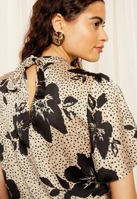 Friends Like These FLUTTER SLEEVE  - Bluse - floral black white