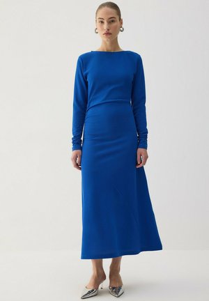Touché Privé, BOAT-NECK PIECED DRESS - Robe longue - blue