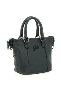Piccola borsa a tracolla in pelle nera texture con due manici, chiusura a zip e accenti in metallo.