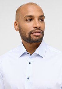 Eterna PERFORMANCE MODERN FIT - Zakelijk overhemd - hellblau