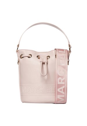 Hellrosa Bucket-Bag mit Kordelzugverschluss, kurzem Griff und breitem abnehmbarem Riemen mit eingeprägtem MARC ELLIS-Logo.
