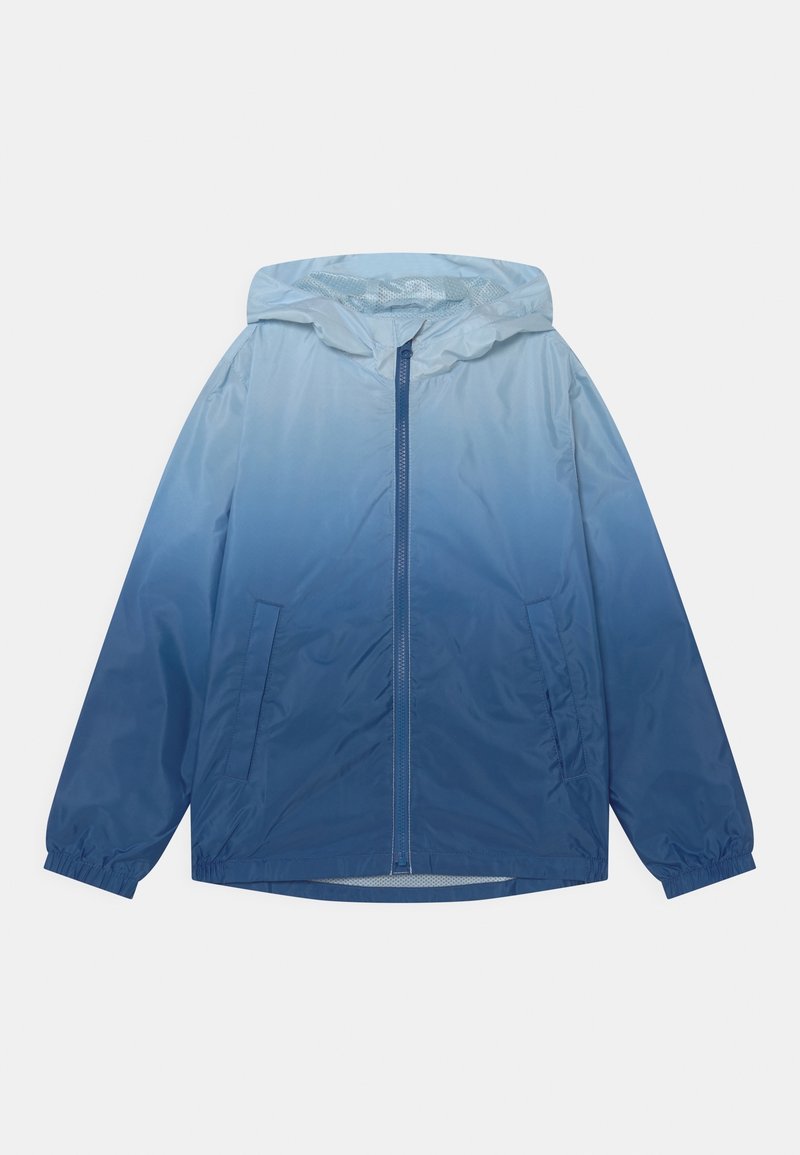 Niebieska gradientowa kurtka z kapturem, zapinana na zamek, z dwoma bocznymi kieszeniami i elastycznymi mankietami. Wykonana z gładkiego, lekkiego materiału.