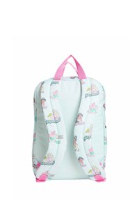Mochila azul claro con correas rosas, con un diseño decorado con princesas. Contiene un asa superior y bolsillos laterales para almacenamiento.