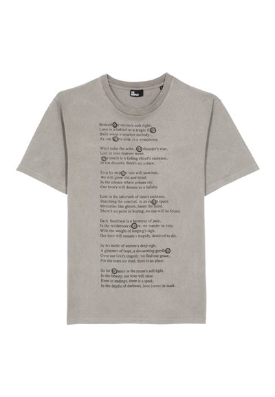 Szary bawełnowy T-shirt z okrągłym dekoltem, z nadrukowanym tekstem w stylizowanej czcionce, umieszczonym na środku przodu, w luźnym kroju.