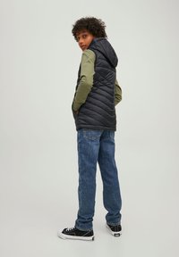 Abrigo Nike Niño Jack & Jones Junior PUFFER BODYWARMER HOOD Chaqueta Acolchada Niño