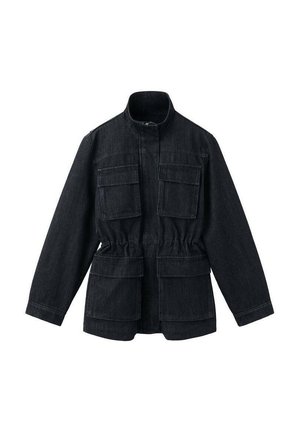 Tamno traper jakna s uspravnim ovratnikom, dva prednja džepa s preklopom, elastičnim strukom i dugim rukavima. Glatka tekstura.