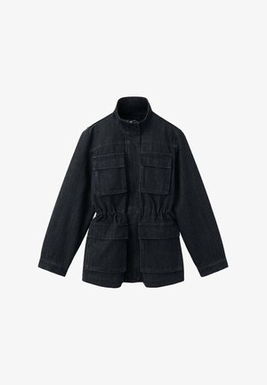 Donkere spijkerjas met een opstaande kraag, twee voorzakken met klep, elastische taille en lange mouwen. Gladde textuur.