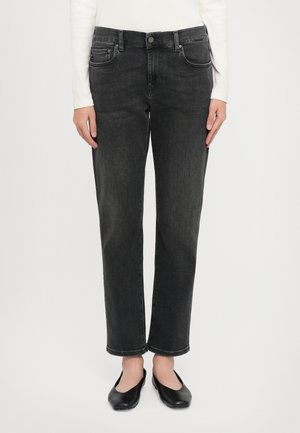 - Jeansy Slim Fit