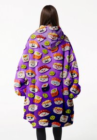 Fialová mikina z fleecu s motivy veselého sushi, s přesně velkými rukávy, kapucí a pohodlnou, strukturovanou tkaninou.