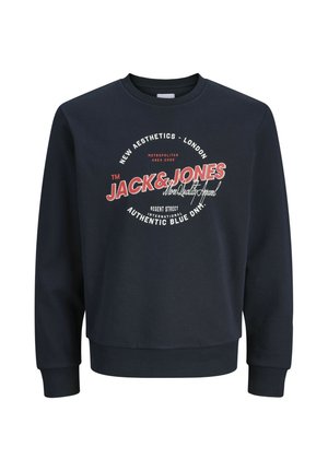 Sudadera azul marino con cuello redondo con el logo en rojo y blanco de "Jack & Jones" y texto que dice "New aesthetics - London" y "Authentic blue denim".