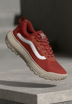 MTE CROSSPATH UNISEX - Baskets basses - reflective coffee/brick red