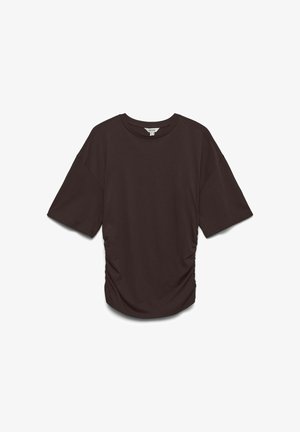 Braunes Baumwoll-T-Shirt mit rundem Ausschnitt, kurzen Ärmeln und gerafften Seitendetails für Textur und Form.